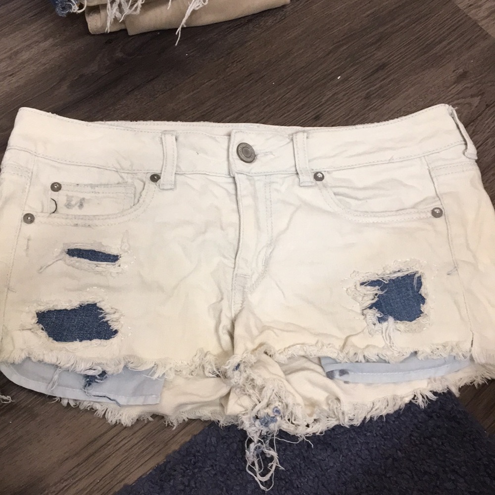 American Eagle outfitters destroyed white shorts